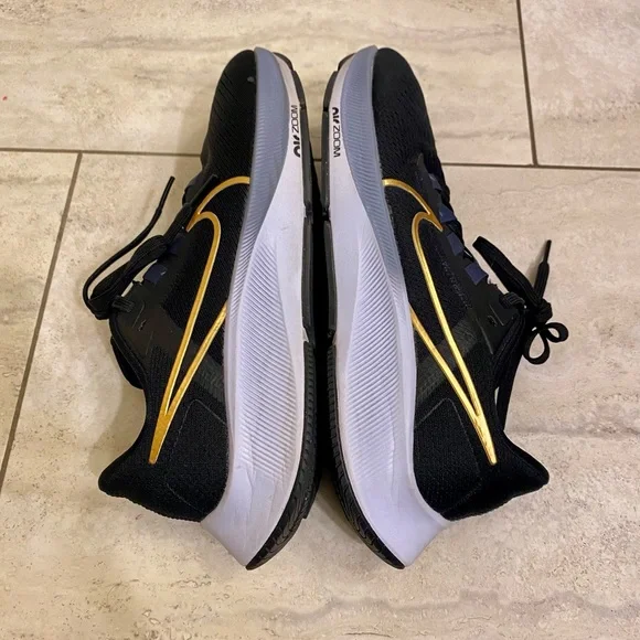 Nike Air Zoom Pegasus 38 'Black Metallic Gold Coin' CW7358-004 Women’s Size 9 - Picture 8 of 16